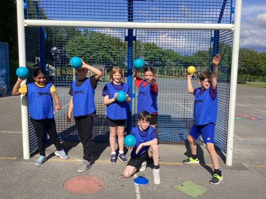 Summer Sports Club – Benchball Bonanza!